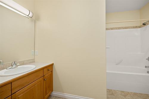 2090 Bowron Street, Kelowna, BC - Indoor Photo Showing Bathroom