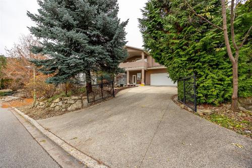 2090 Bowron Street, Kelowna, BC - Outdoor