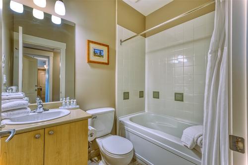 241-4205 Gellatly Road, West Kelowna, BC - Indoor Photo Showing Bathroom