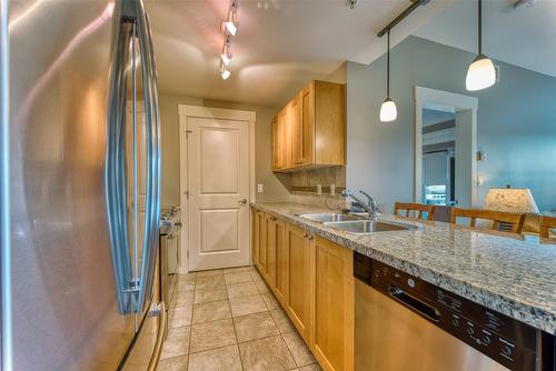 241-4205 Gellatly Road, West Kelowna, BC - Indoor Photo Showing Kitchen With Double Sink