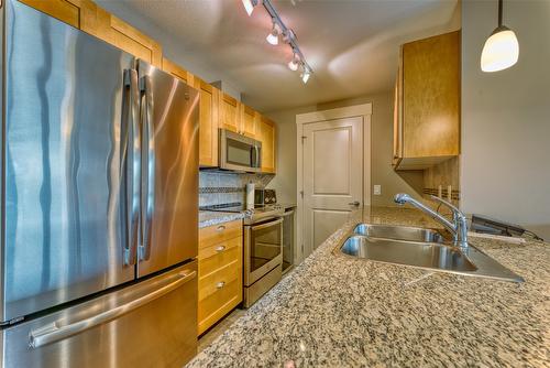 241-4205 Gellatly Road, West Kelowna, BC - Indoor Photo Showing Kitchen With Double Sink