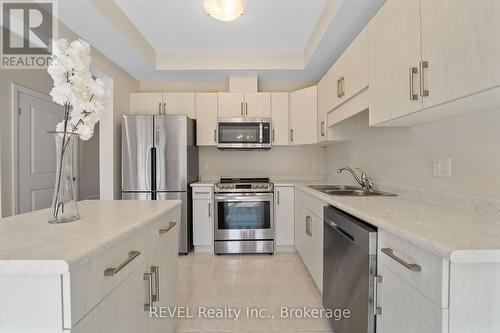 21 - 4552 Portage Road, Niagara Falls, ON - Indoor Photo Showing Kitchen With Double Sink With Upgraded Kitchen