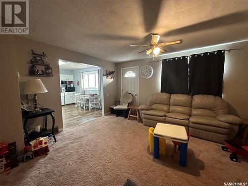 608 2Nd Avenue E, Buchanan, SK - Indoor Photo Showing Other Room