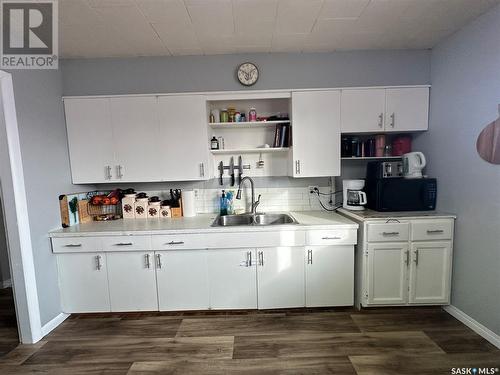 608 2Nd Avenue E, Buchanan, SK - Indoor Photo Showing Kitchen With Double Sink