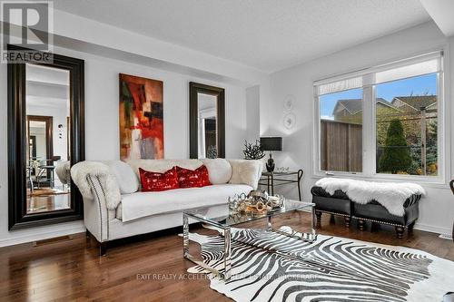 1209 Pixley Place, Kingston (East Gardiners Rd), ON - Indoor Photo Showing Living Room