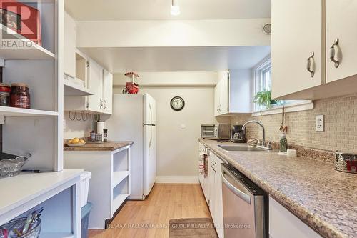 1207 Erinlea Avenue, Oshawa, ON - Indoor Photo Showing Kitchen