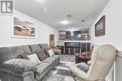 1207 Erinlea Avenue, Oshawa, ON - Indoor Photo Showing Living Room