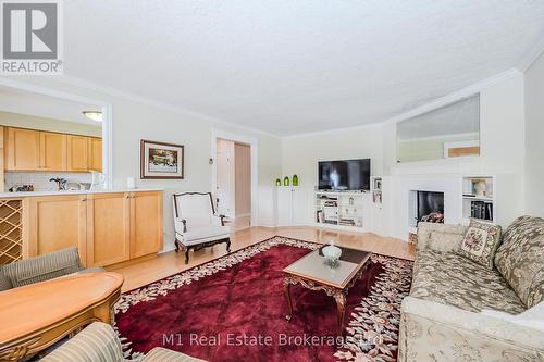 302 - 43 Caroline Street N, Waterloo, ON - Indoor Photo Showing Living Room