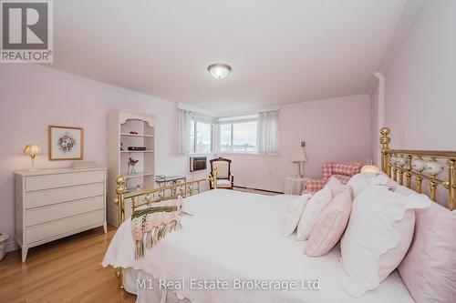 302 - 43 Caroline Street N, Waterloo, ON - Indoor Photo Showing Bedroom