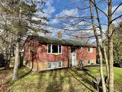 67 Avondale Road  Cole Harbour, NS B2V 1H3