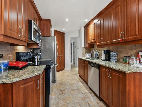 Kitchen - 108-3330 Boul. Le Carrefour, Laval (Chomedey), QC - Indoor Photo Showing Kitchen