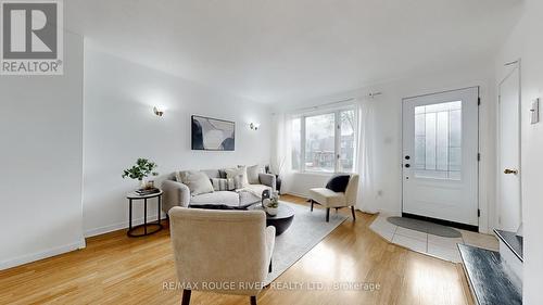 29 - 740 Kennedy Road, Toronto, ON - Indoor Photo Showing Living Room