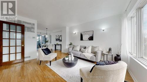 29 - 740 Kennedy Road, Toronto, ON - Indoor Photo Showing Living Room