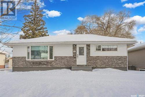 2417 Clarence Avenue S, Saskatoon, SK - Outdoor