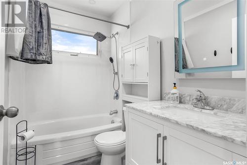 2417 Clarence Avenue S, Saskatoon, SK - Indoor Photo Showing Bathroom