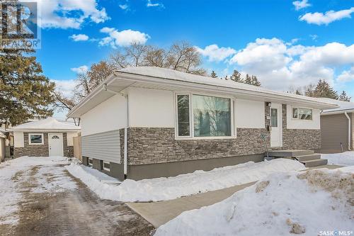 2417 Clarence Avenue S, Saskatoon, SK - Outdoor