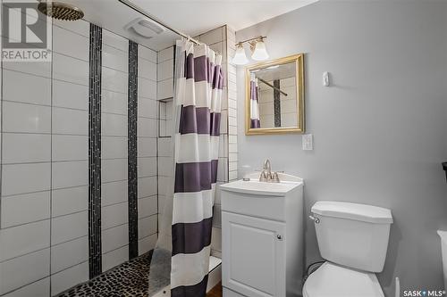 2417 Clarence Avenue S, Saskatoon, SK - Indoor Photo Showing Bathroom