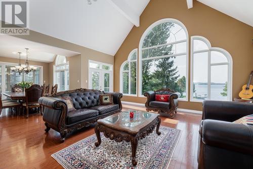 10 Earl Kennedy Road, Kawartha Lakes, ON - Indoor Photo Showing Living Room