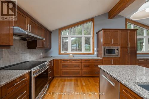 123 Lakeview Road, Grey Highlands, ON - Indoor Photo Showing Kitchen With Upgraded Kitchen