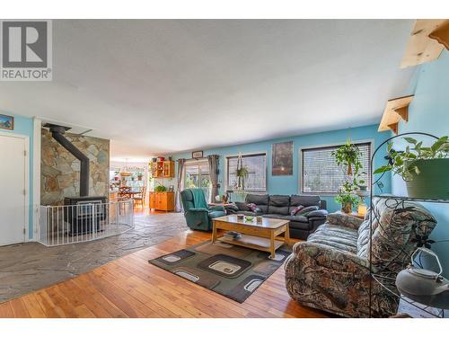 232 Farleigh Lake Road, Penticton, BC - Indoor Photo Showing Living Room