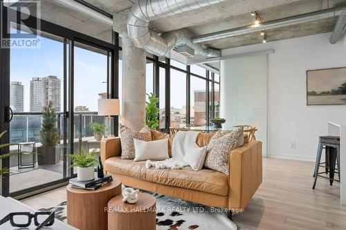 807 - 138 Princess Street, Toronto, ON - Indoor Photo Showing Living Room