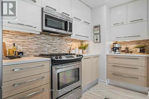 807 - 138 Princess Street, Toronto, ON - Indoor Photo Showing Kitchen With Upgraded Kitchen