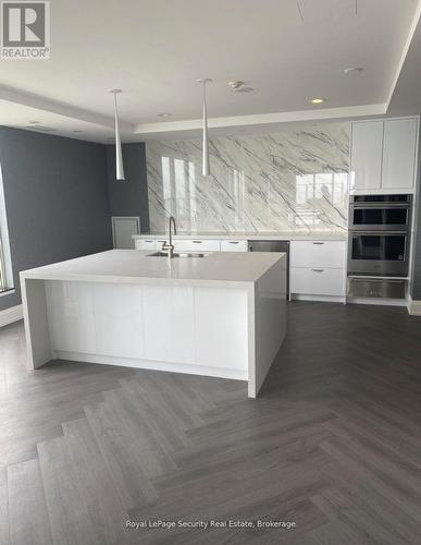 709 - 85 East Liberty Street, Toronto, ON - Indoor Photo Showing Kitchen