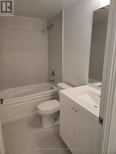 916 - 2545 Simcoe Street N, Oshawa, ON - Indoor Photo Showing Bathroom