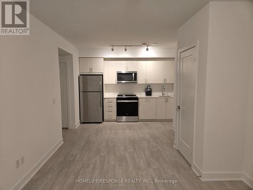 916 - 2545 Simcoe Street N, Oshawa, ON - Indoor Photo Showing Kitchen