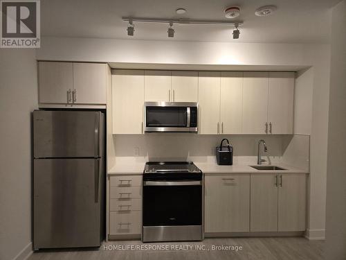 916 - 2545 Simcoe Street N, Oshawa, ON - Indoor Photo Showing Kitchen