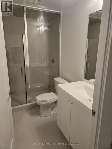 916 - 2545 Simcoe Street N, Oshawa, ON - Indoor Photo Showing Bathroom