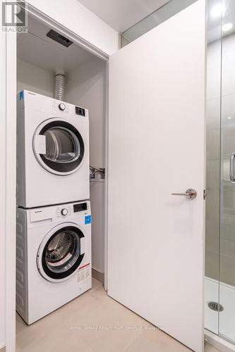 3801 - 7890 Jane Street, Vaughan, ON - Indoor Photo Showing Laundry Room