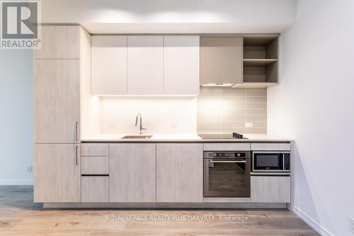 3801 - 7890 Jane Street, Vaughan, ON - Indoor Photo Showing Kitchen