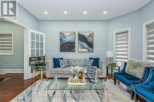 54 Brasswinds Court, Vaughan, ON - Indoor Photo Showing Living Room