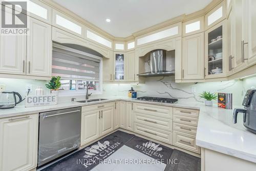 54 Brasswinds Court, Vaughan, ON - Indoor Photo Showing Kitchen With Double Sink With Upgraded Kitchen