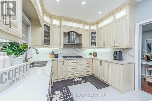 54 Brasswinds Court, Vaughan, ON - Indoor Photo Showing Kitchen With Double Sink With Upgraded Kitchen