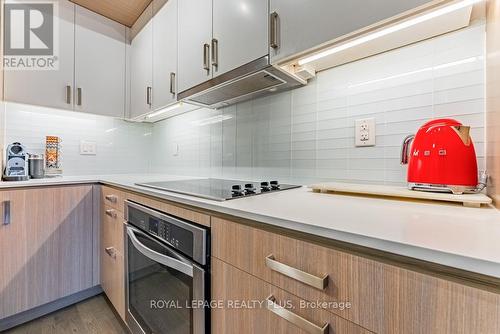 465 - 1575 Lakeshore Road W, Mississauga, ON - Indoor Photo Showing Kitchen