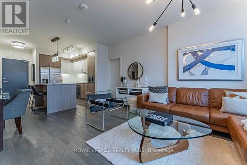 465 - 1575 Lakeshore Road W, Mississauga, ON - Indoor Photo Showing Living Room