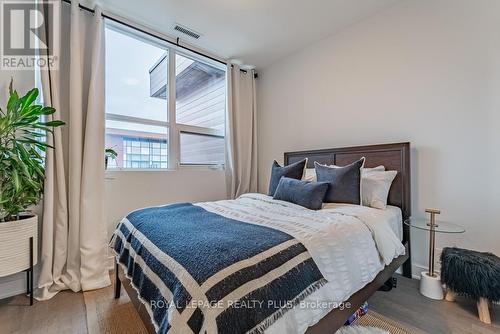 465 - 1575 Lakeshore Road W, Mississauga, ON - Indoor Photo Showing Bedroom