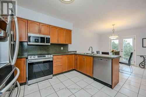 2077 Frontier Drive, Oakville, ON - Indoor Photo Showing Kitchen With Double Sink