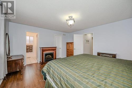 2077 Frontier Drive, Oakville, ON - Indoor Photo Showing Bedroom