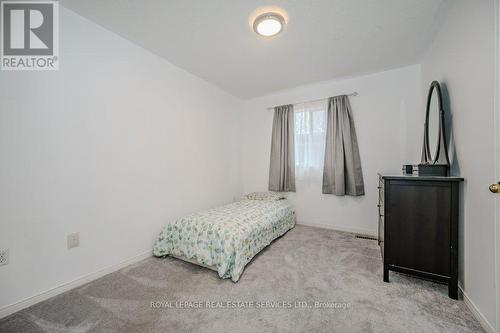 2077 Frontier Drive, Oakville, ON - Indoor Photo Showing Bedroom