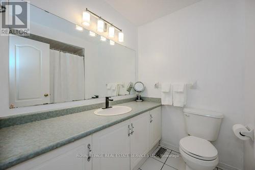 2077 Frontier Drive, Oakville, ON - Indoor Photo Showing Bathroom