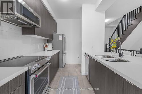 26 - 50 Edinburgh Drive, Brampton, ON - Indoor Photo Showing Kitchen With Double Sink