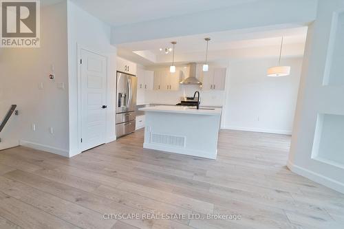 29 Bensley Lane, Hamilton, ON - Indoor Photo Showing Kitchen