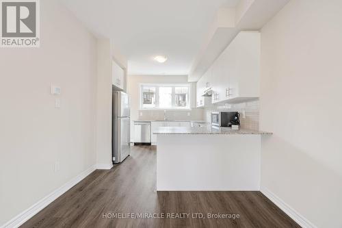 70 - 10 Birmingham Drive E, Cambridge, ON - Indoor Photo Showing Kitchen