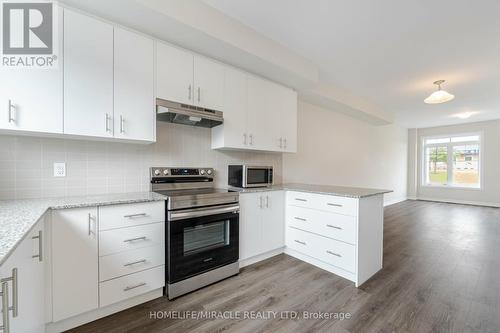 70 - 10 Birmingham Drive E, Cambridge, ON - Indoor Photo Showing Kitchen