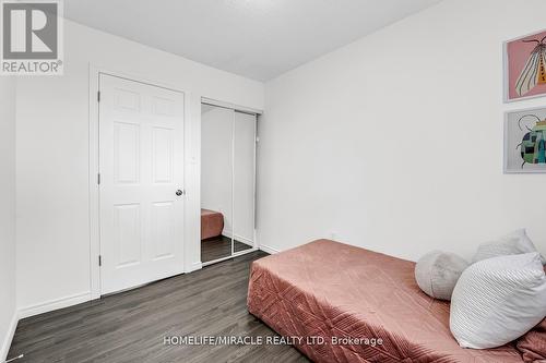 12 - 293 Limeridge Road W, Hamilton, ON - Indoor Photo Showing Bedroom