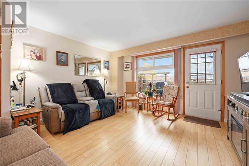 27 Turner Drive Unit# 34, Sarnia, ON - Indoor Photo Showing Living Room