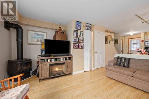 27 Turner Drive Unit# 34, Sarnia, ON - Indoor Photo Showing Living Room